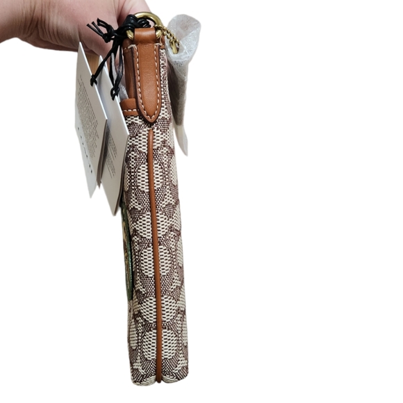 🆕️Disney X Coach LIMITED EDITION Kitt Messenger Crossbody - Picture 10 of 15